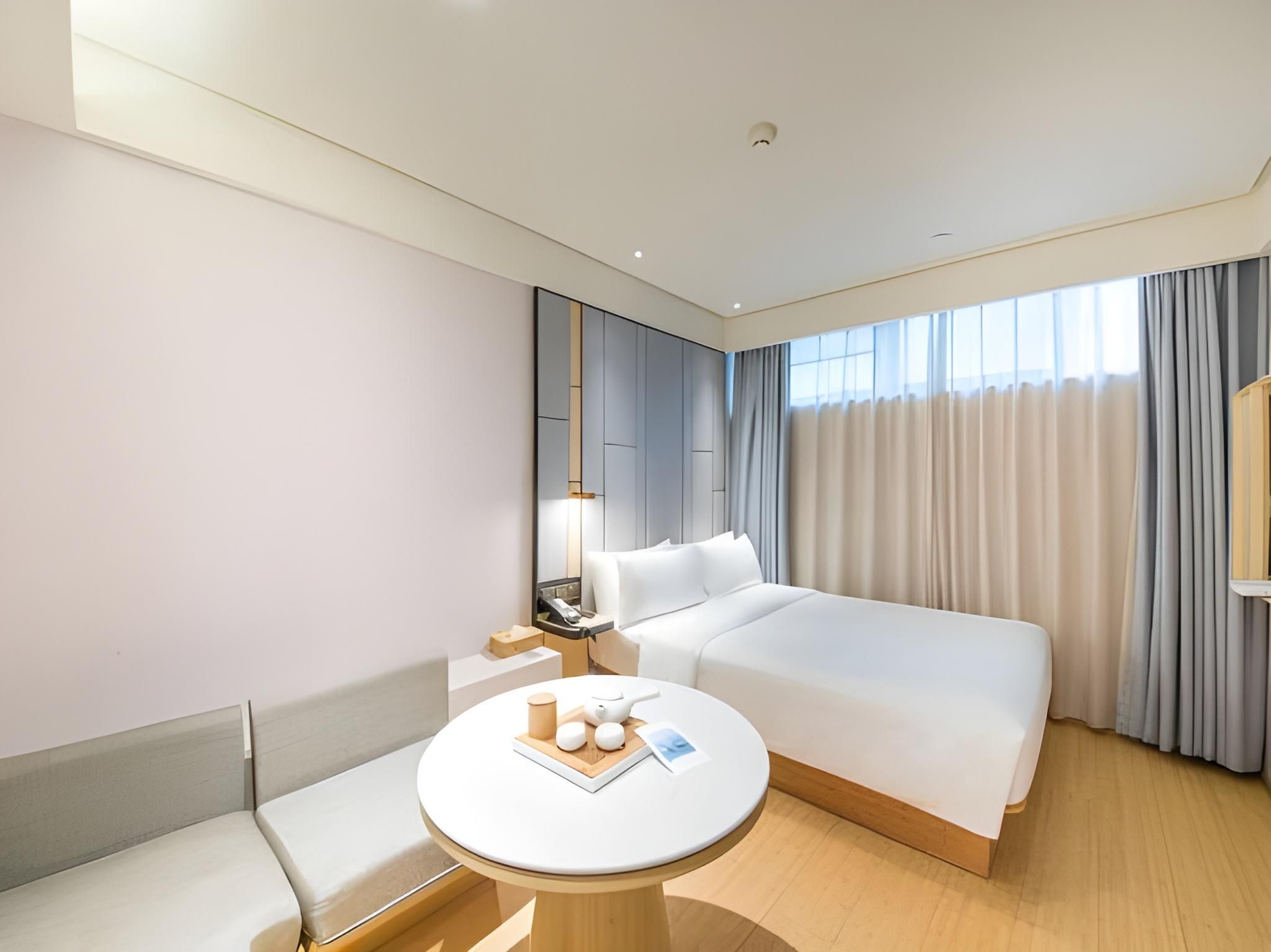 Huazhu - Room With Bed