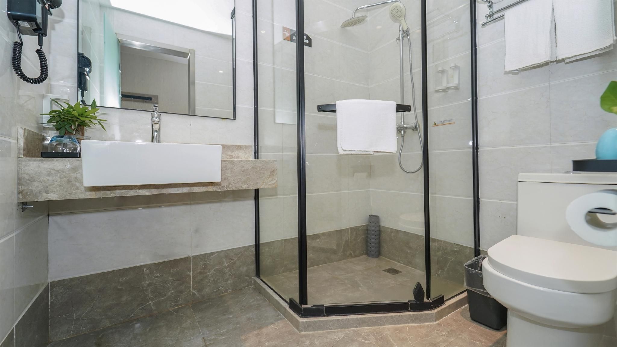 Jinglai Hotel (the Bund East Nanjing Road)  Club Room without Window 3