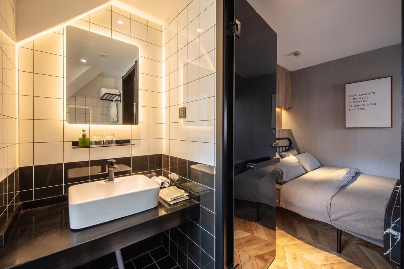 Light and Extravagant Double Room - Movie Included