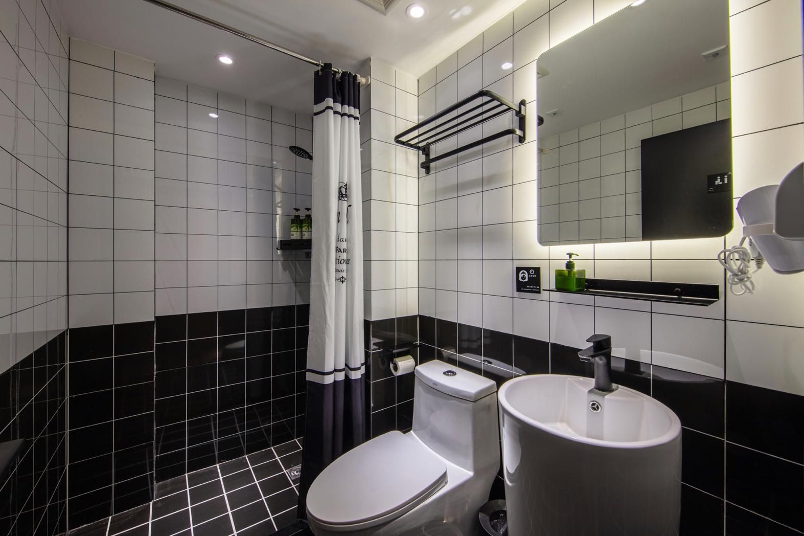 1 Person in 4-Bed Dormitory Type A with Ensuite Bathroom - Female Only