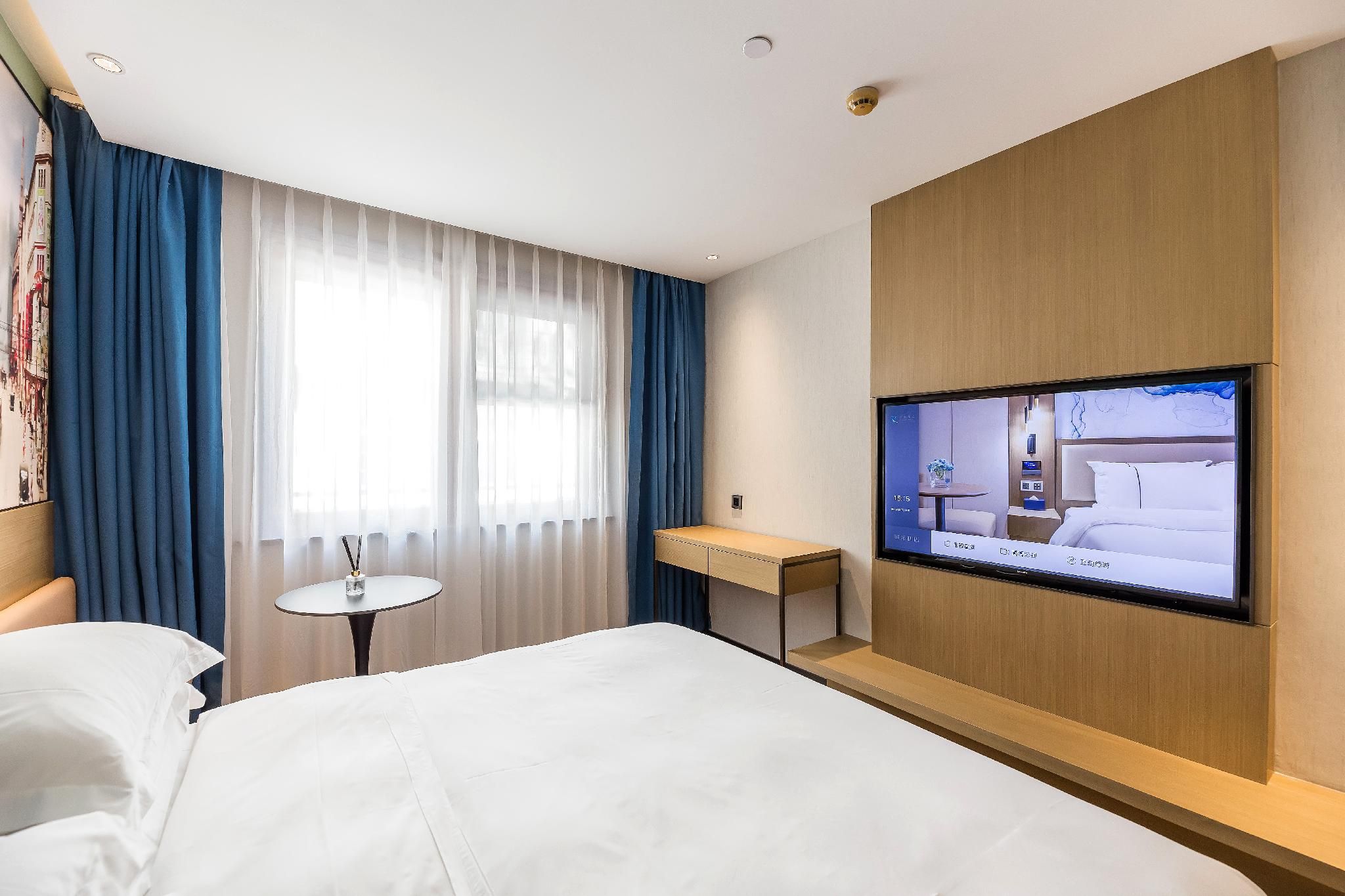 Queen Room with View