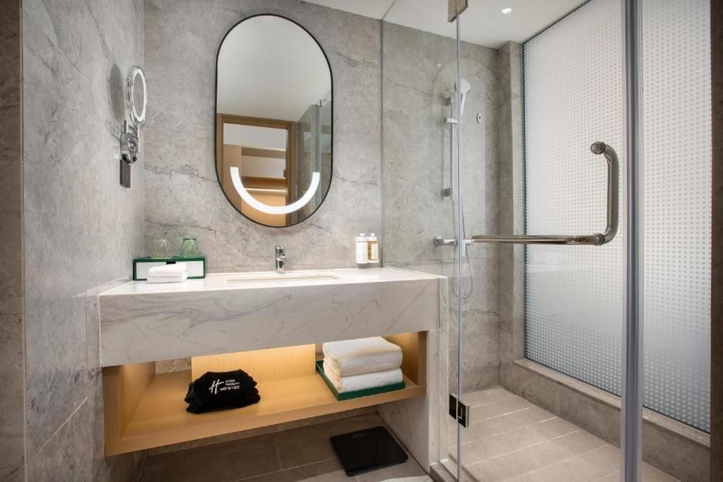 1 King 1 Single Standard Nanjing Road View