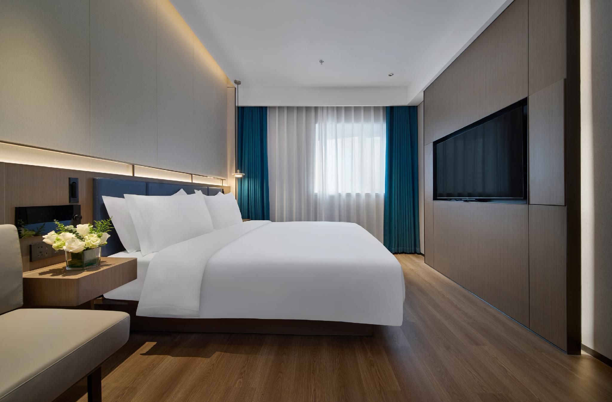 Deluxe Queen Room