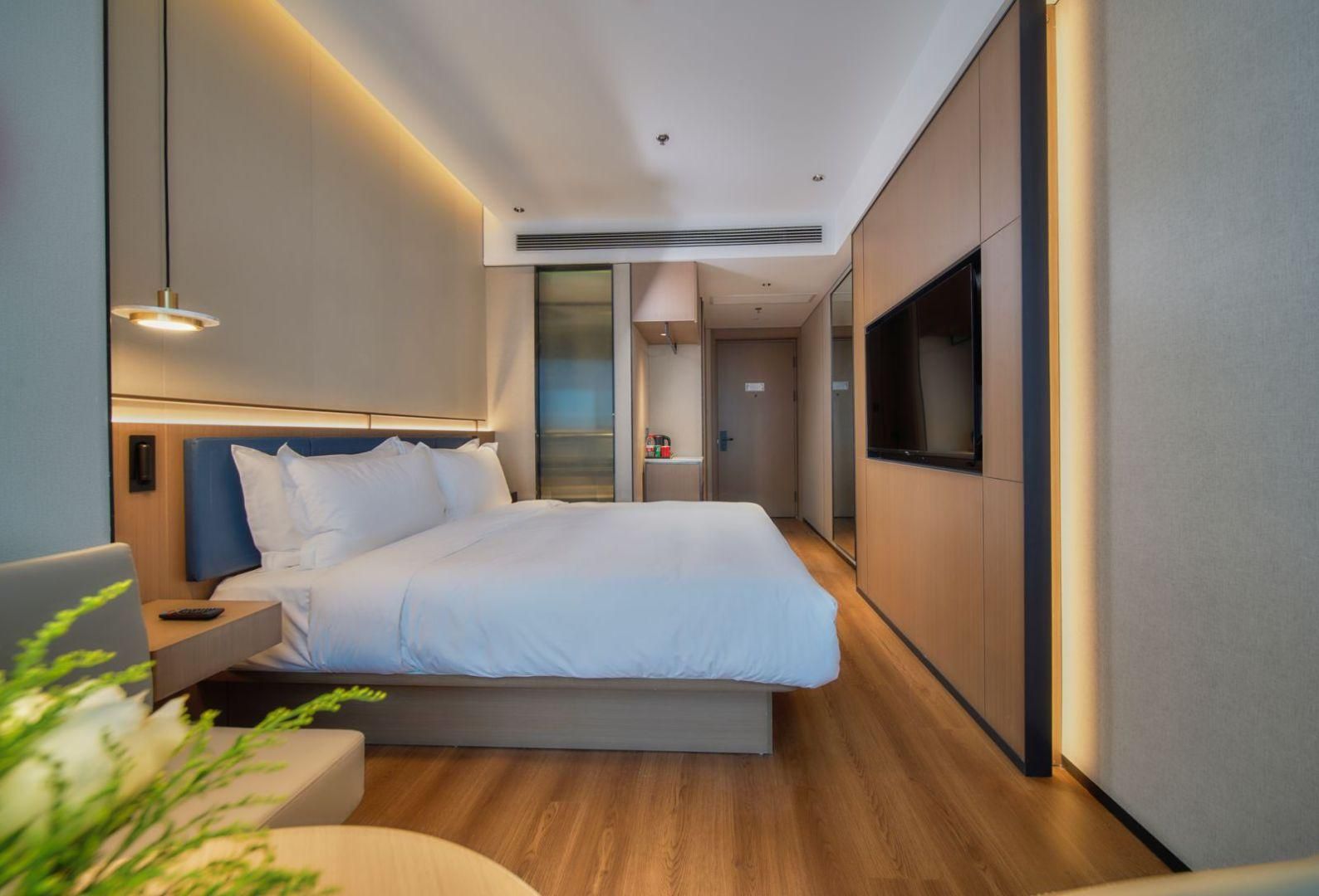 Business Queen Room