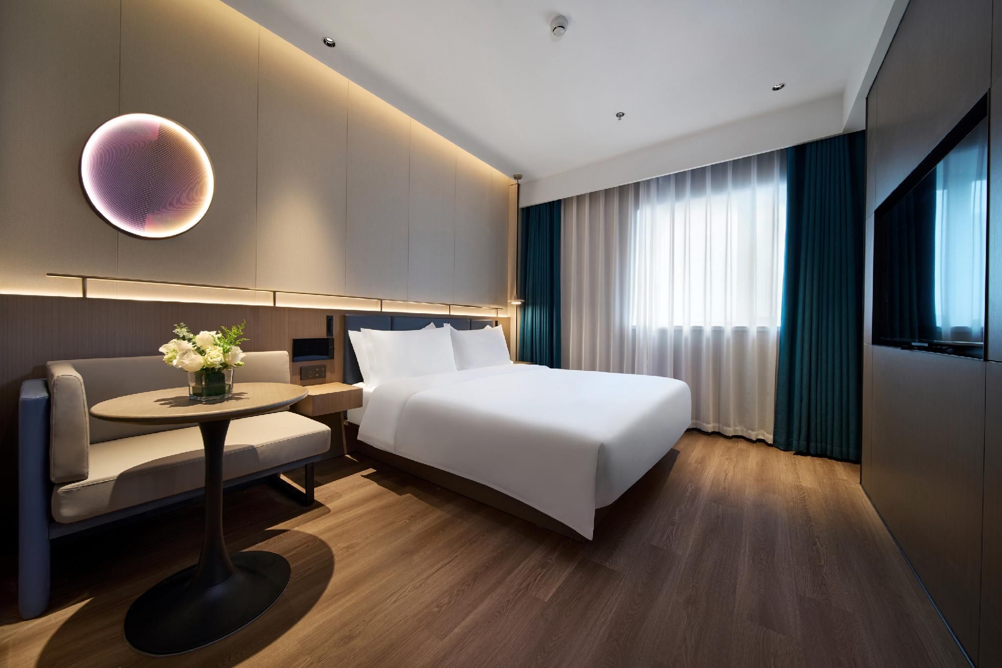 Deluxe Queen Room