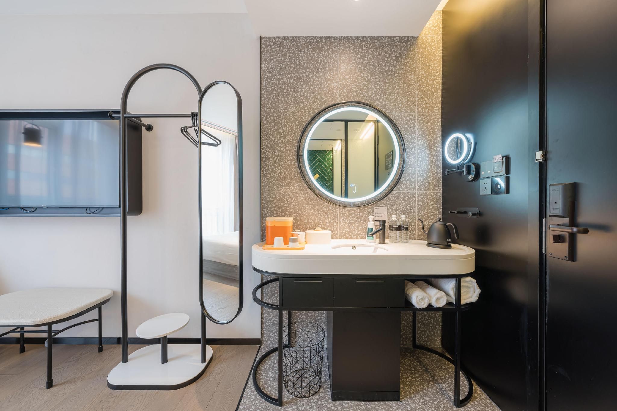 Atour X Hotel Shanghai Jing'an Temple Superior 1 Queen 3