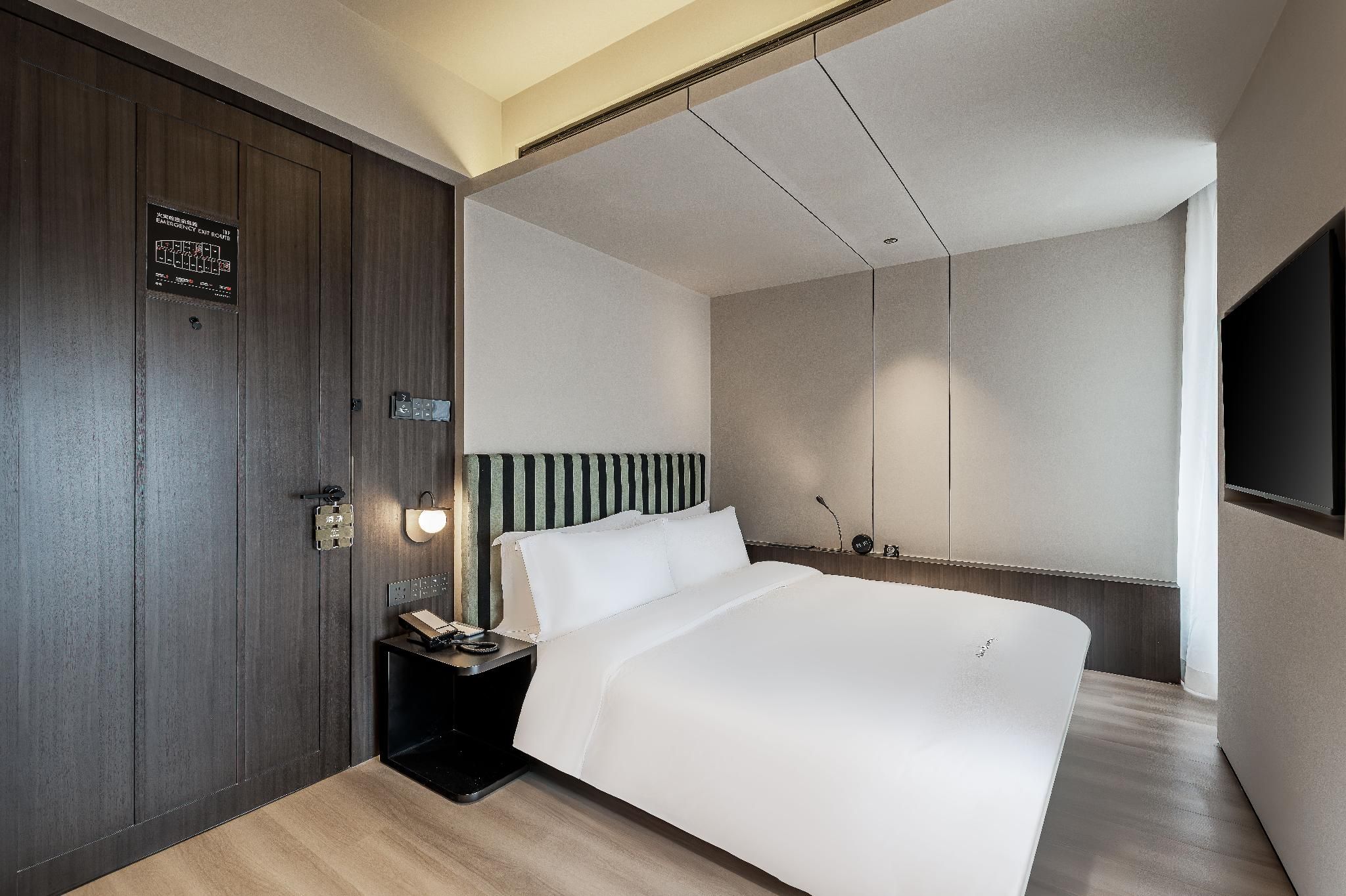 Tatami Queen Room