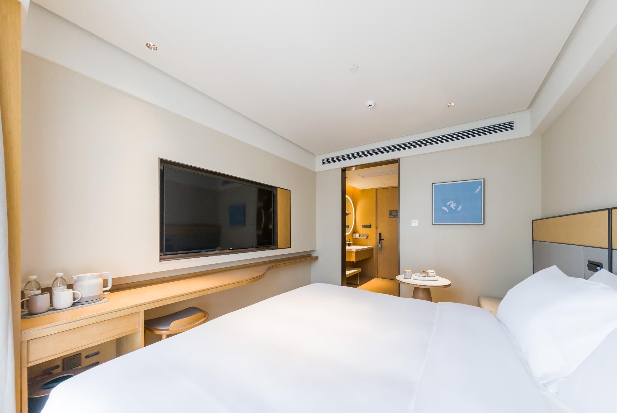 Hotel Queen Room