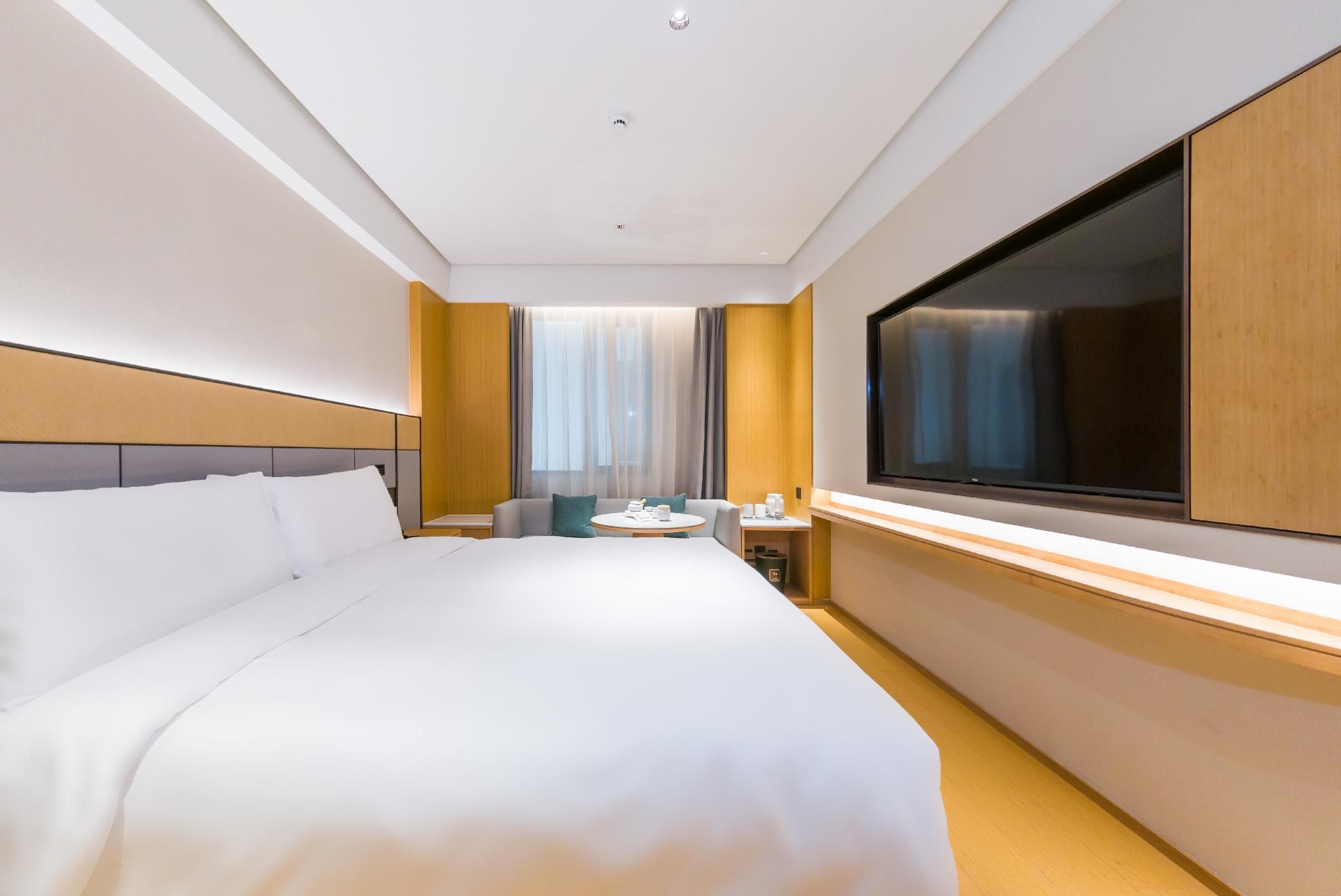 Hotel Queen Room