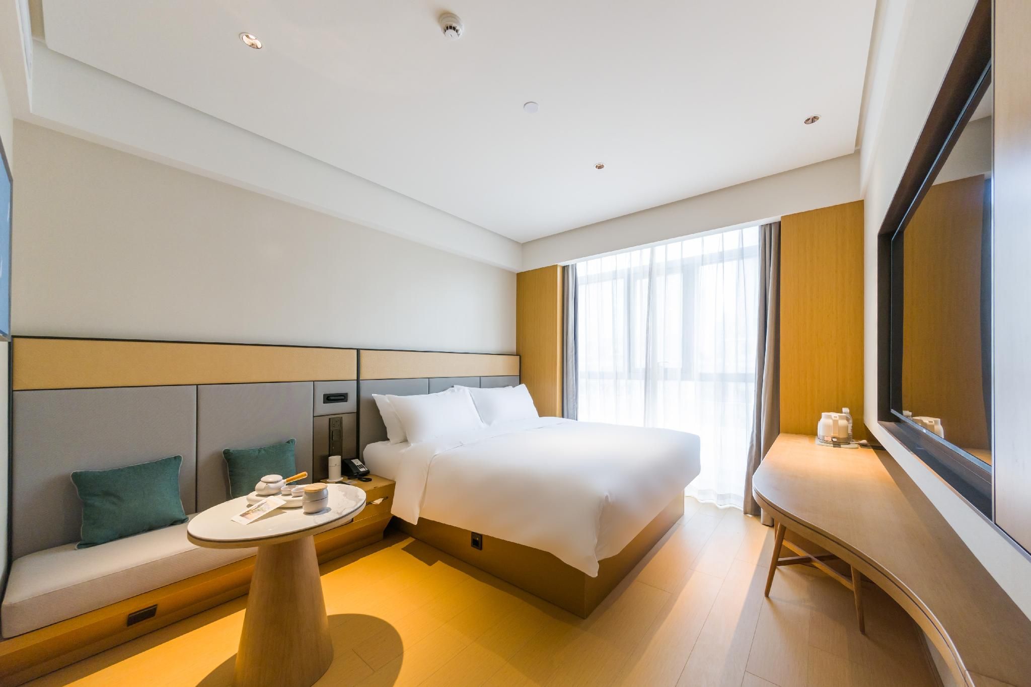 Queen Superior Room