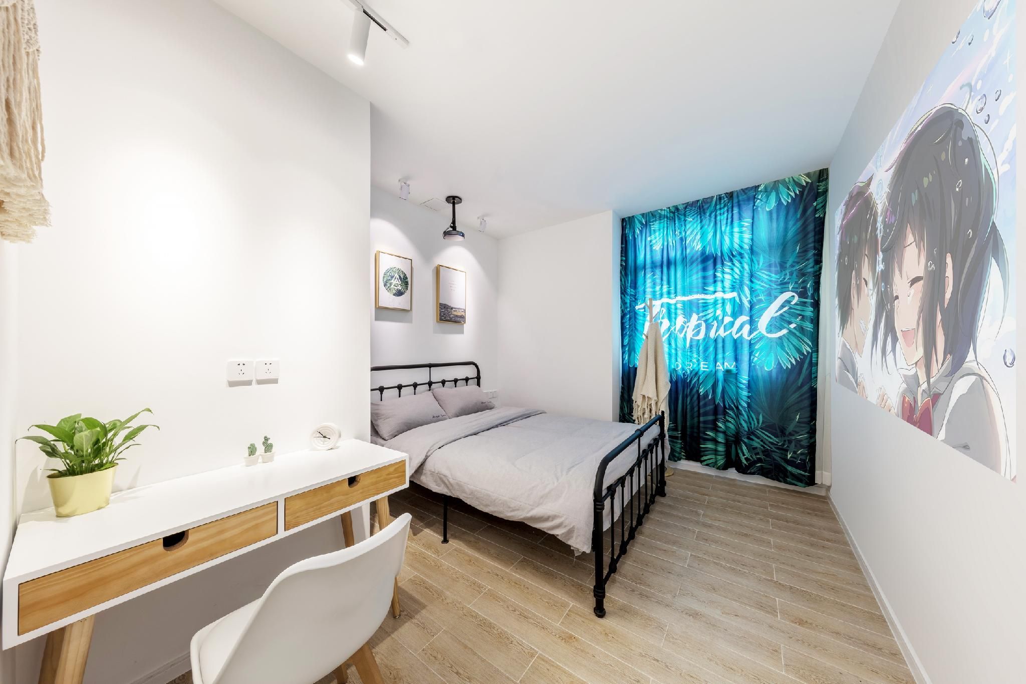 Room with Queen Bed
