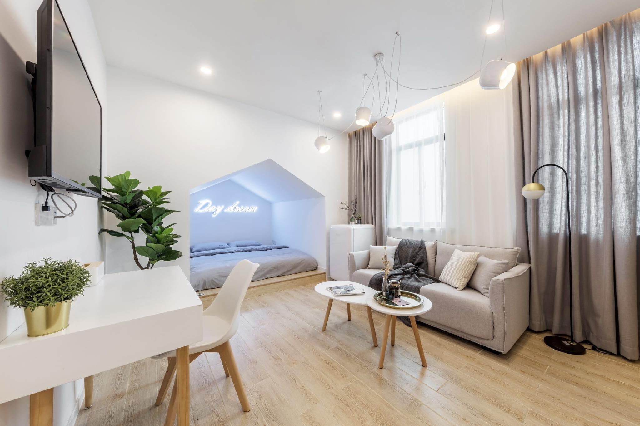 Feature Queen Room