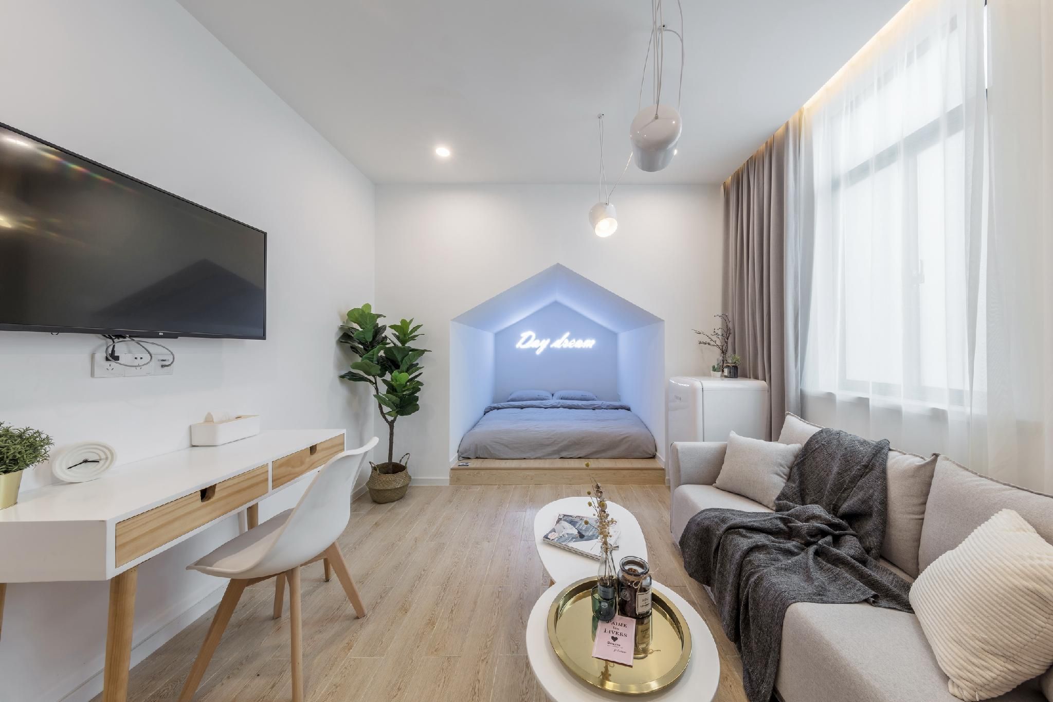 Feature Queen Room