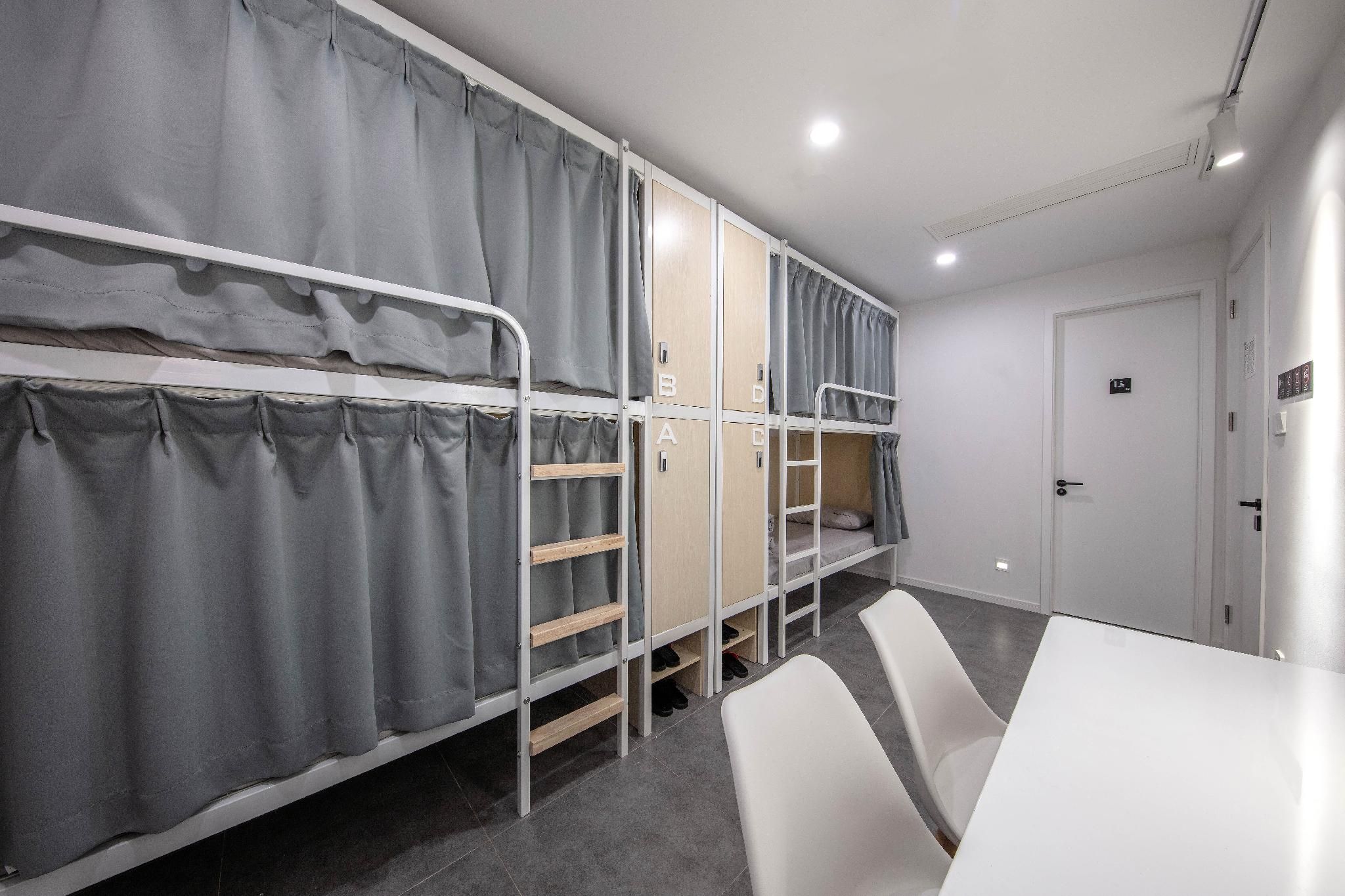 1 Person in 4-Bed Dormitory with Shared Bathroom and Air Conditioning - Female Only