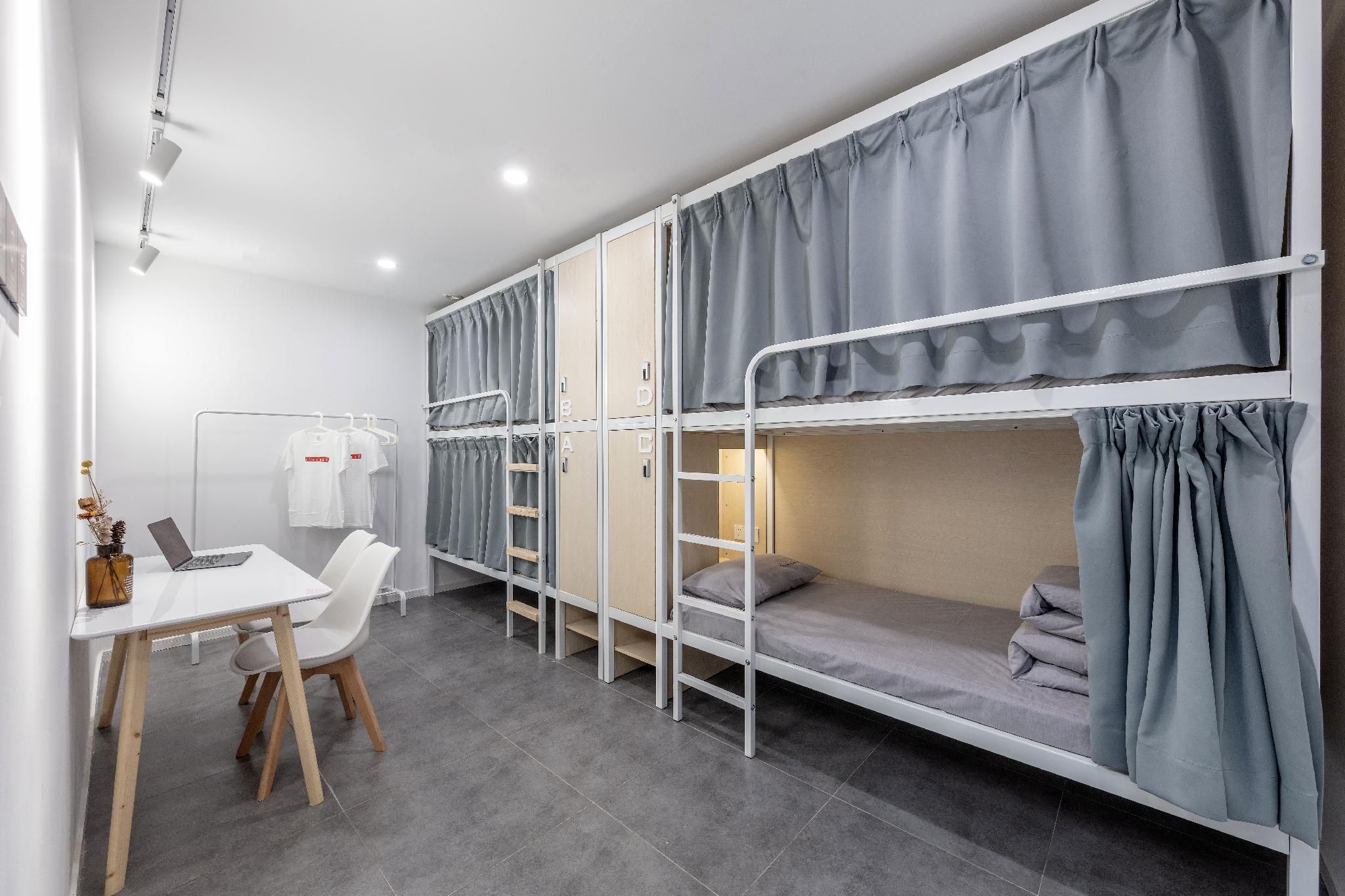 1 Person in 4-Bed Dormitory with Shared Bathroom and Air Conditioning - Female Only