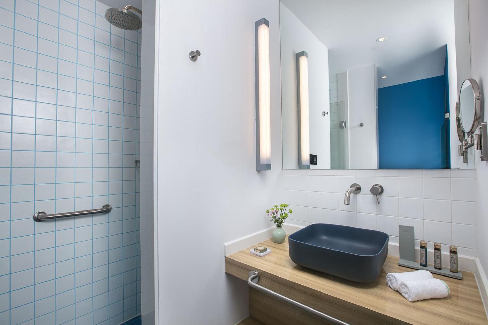 WH - Deluxe Bed Room