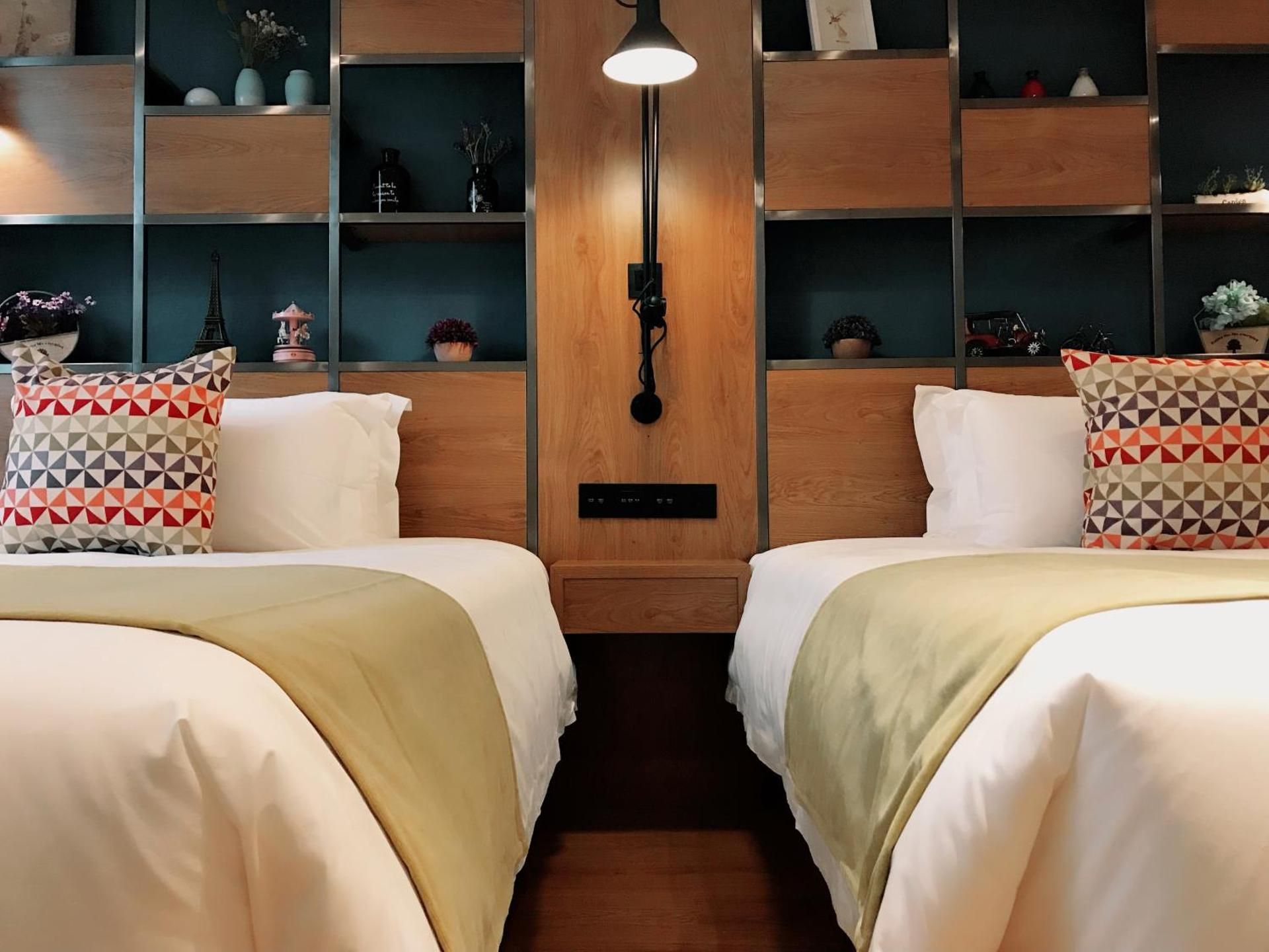 WH - Deluxe Room Twin