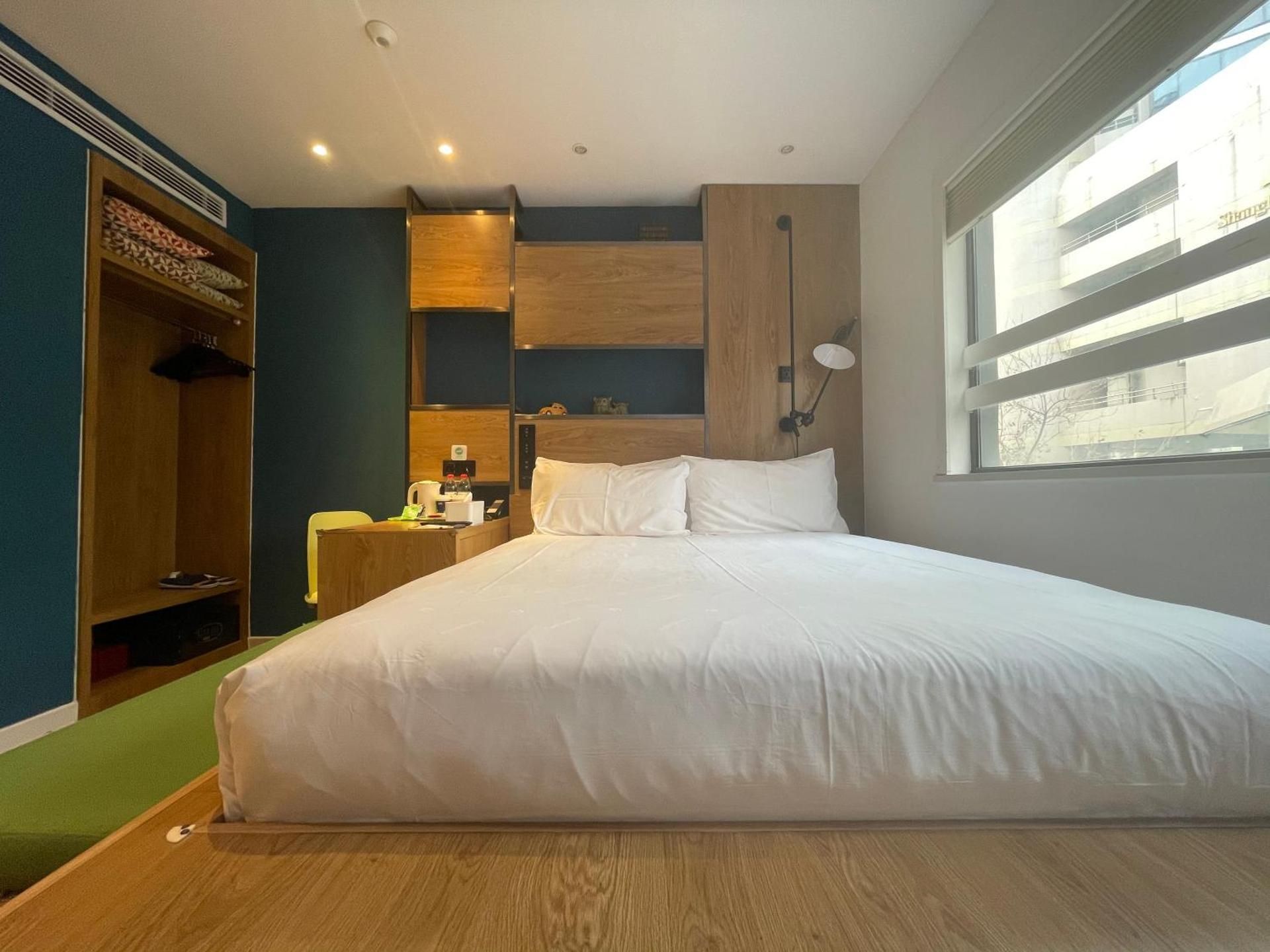 WH - Deluxe Bed Room