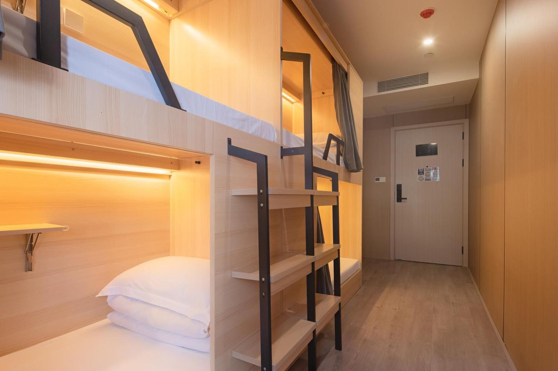 4-Bed Room