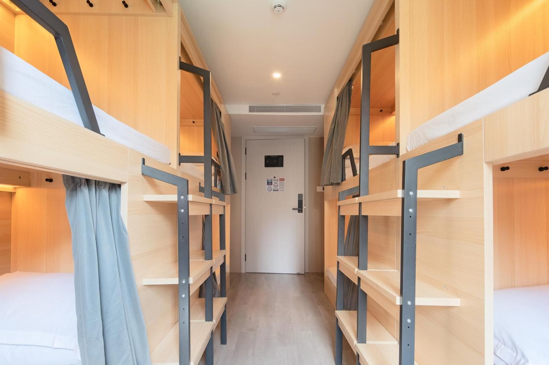 8-Bed Room