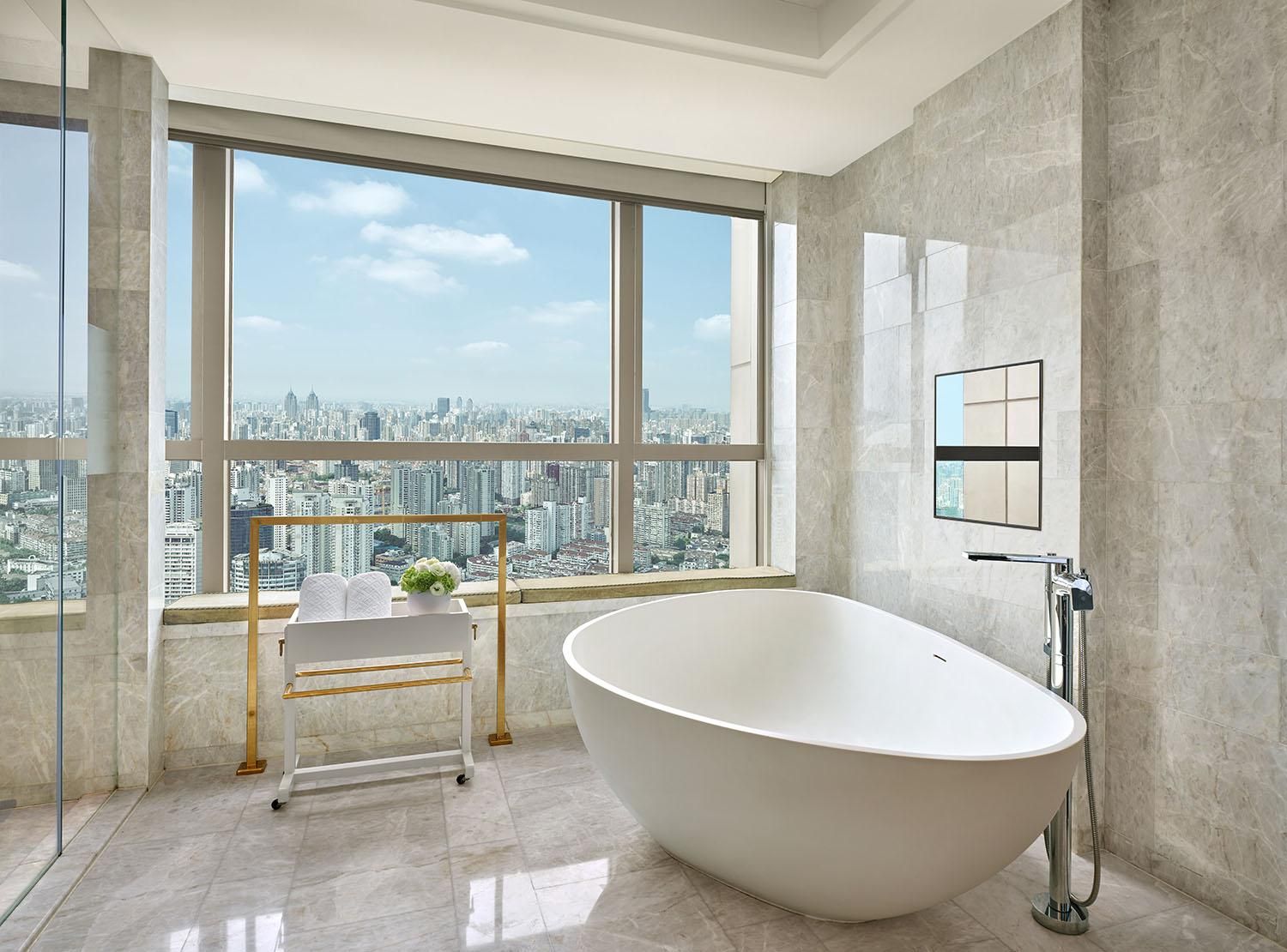 The Manor Junior Suite, Junior Suite, 1 King, City view, High floor