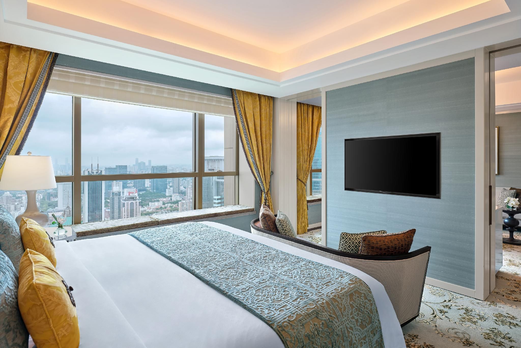 The Manor Suite, Suite, 1 King, City view, High floor
