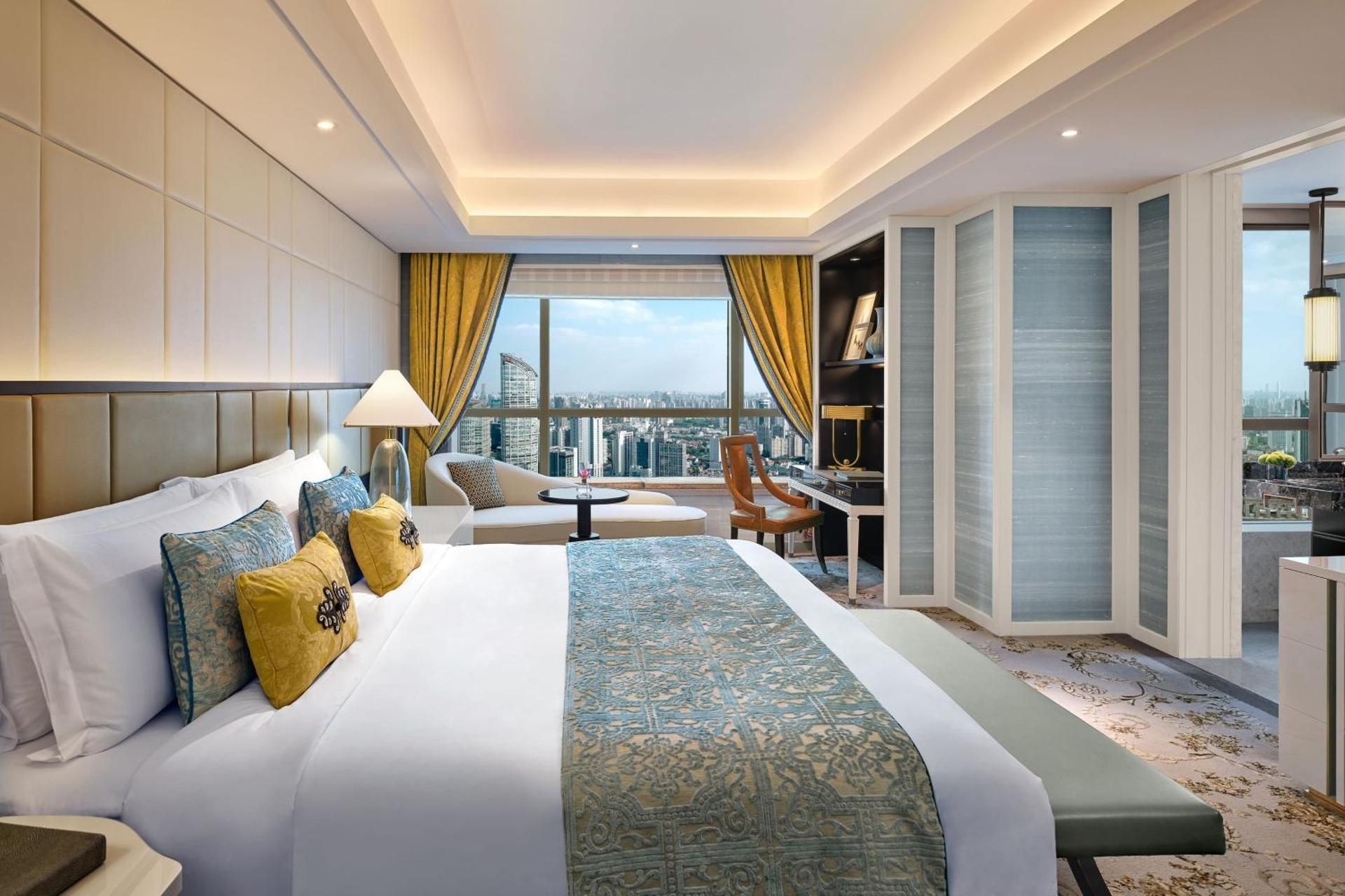 Premier Deluxe Room, Guest room, 1 King, City view, Corner room, High floor