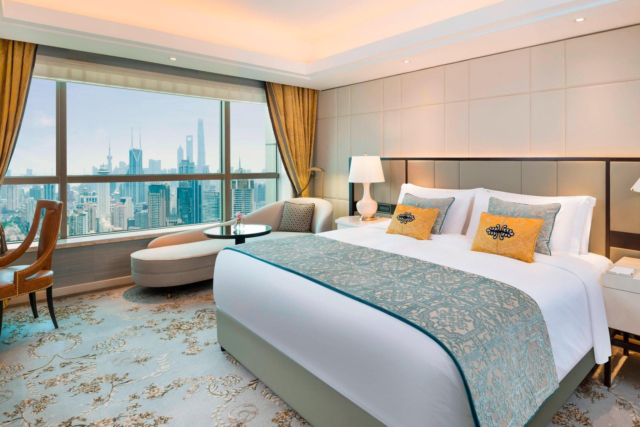 The Manor Room, Guest room, 1 King, City view, High floor