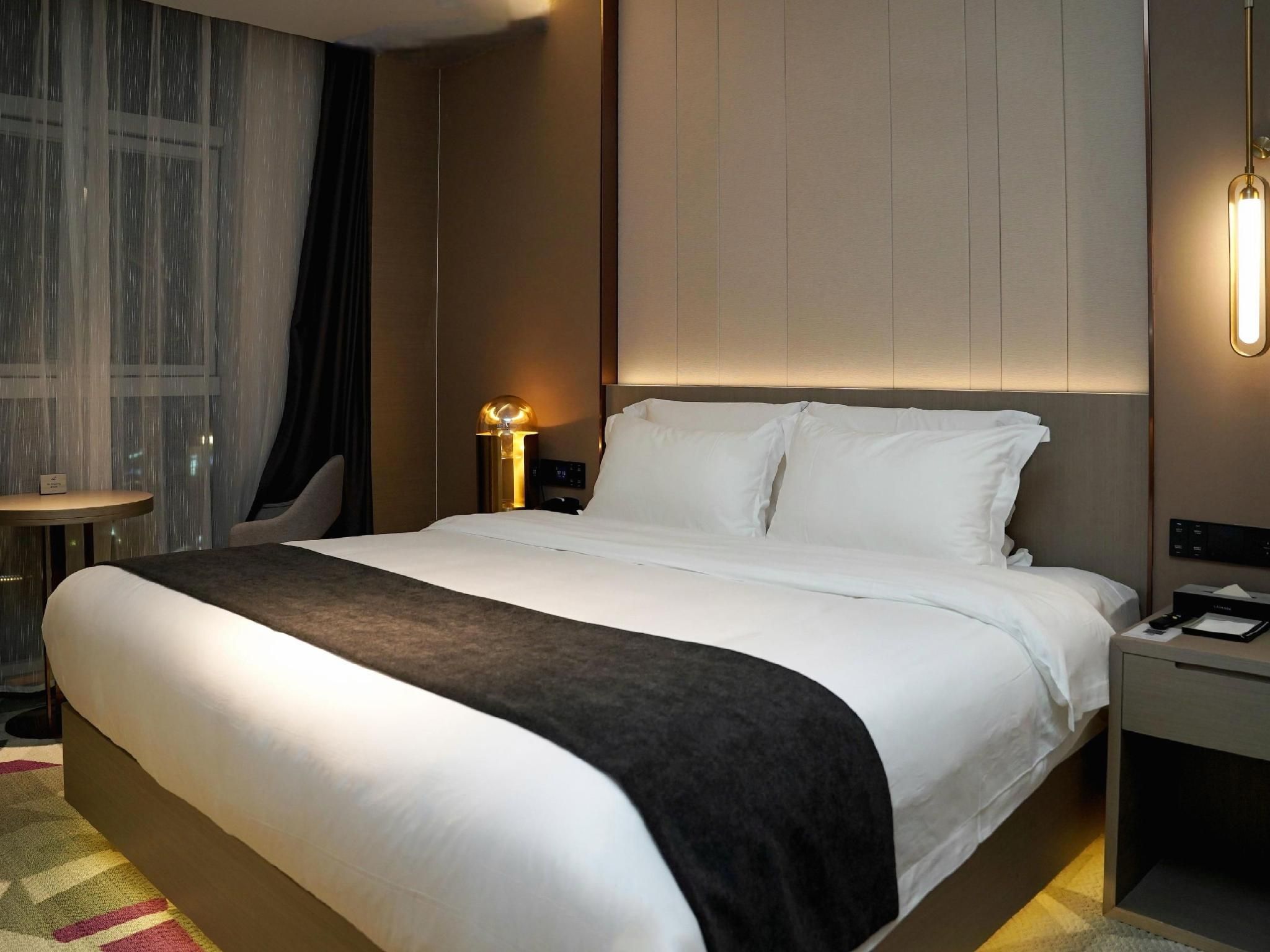 WH - Business Suite Bed Room