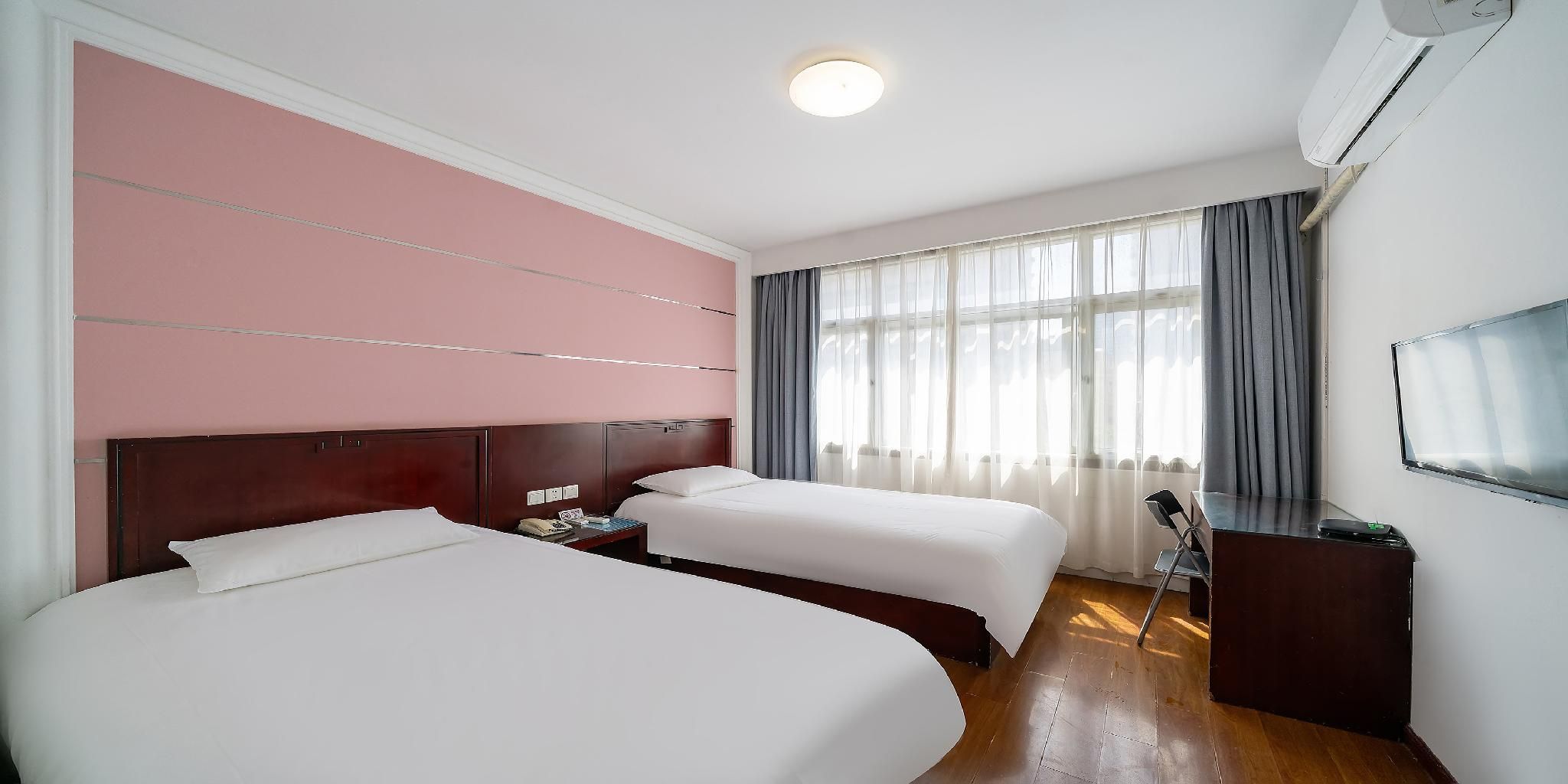 Guest Room - Twin Beds