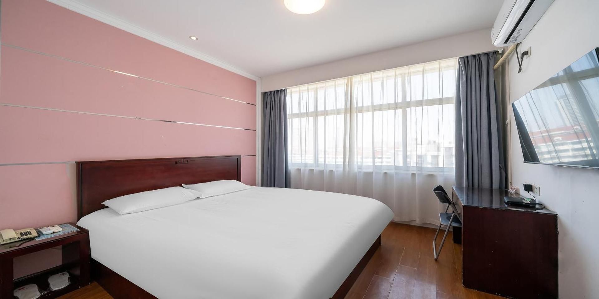 Deluxe Queen Room