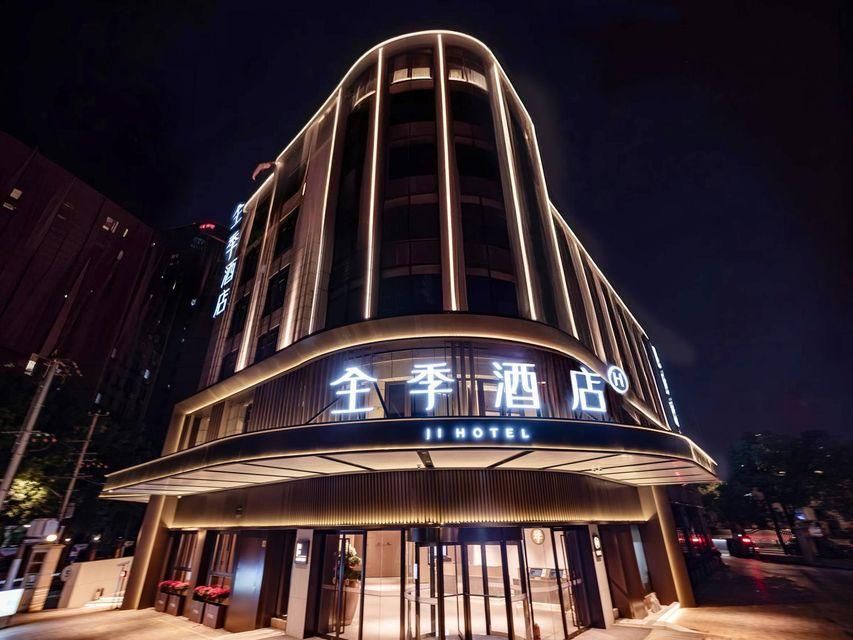 Ji Hotel Shanghai Xizang North Road Metro Station