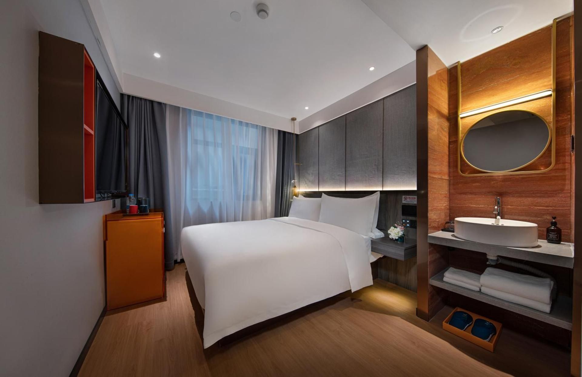 Deluxe Double Room with Shower