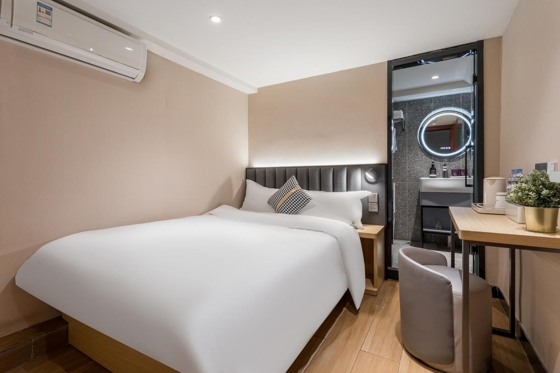 Mini room without windows