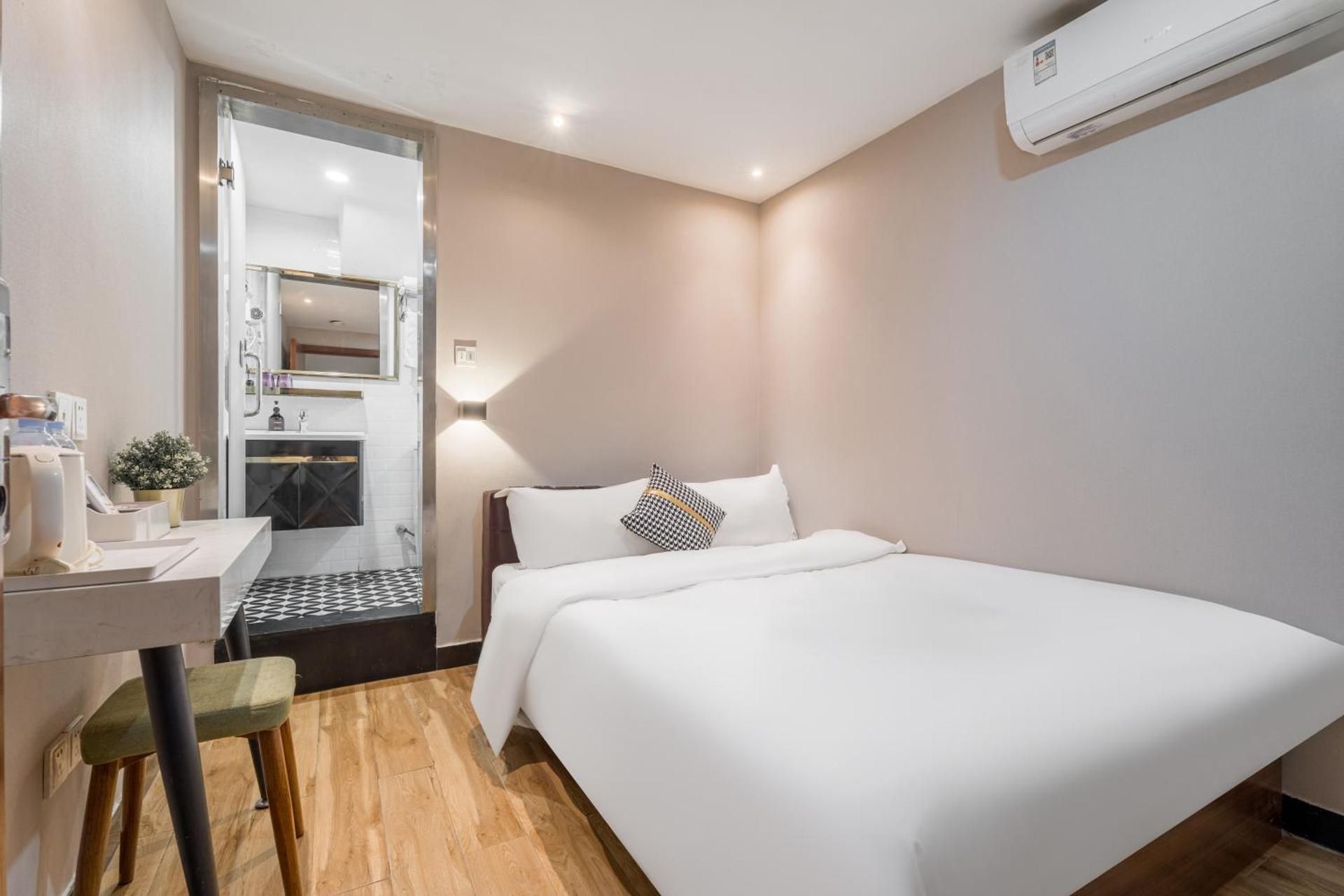 Mini room without windows