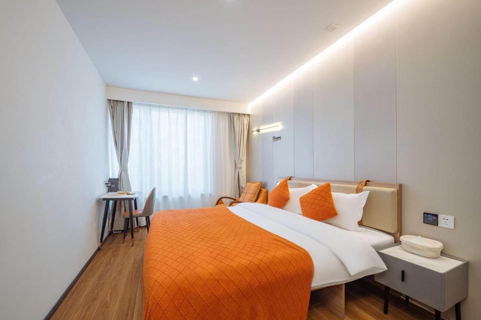 Deluxe Room Queen