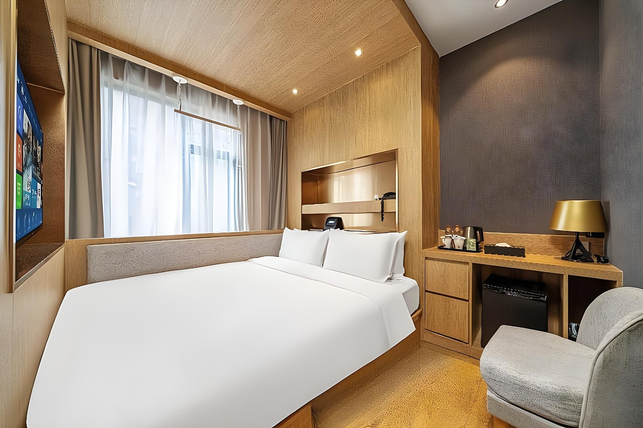 Tatami Queen Room