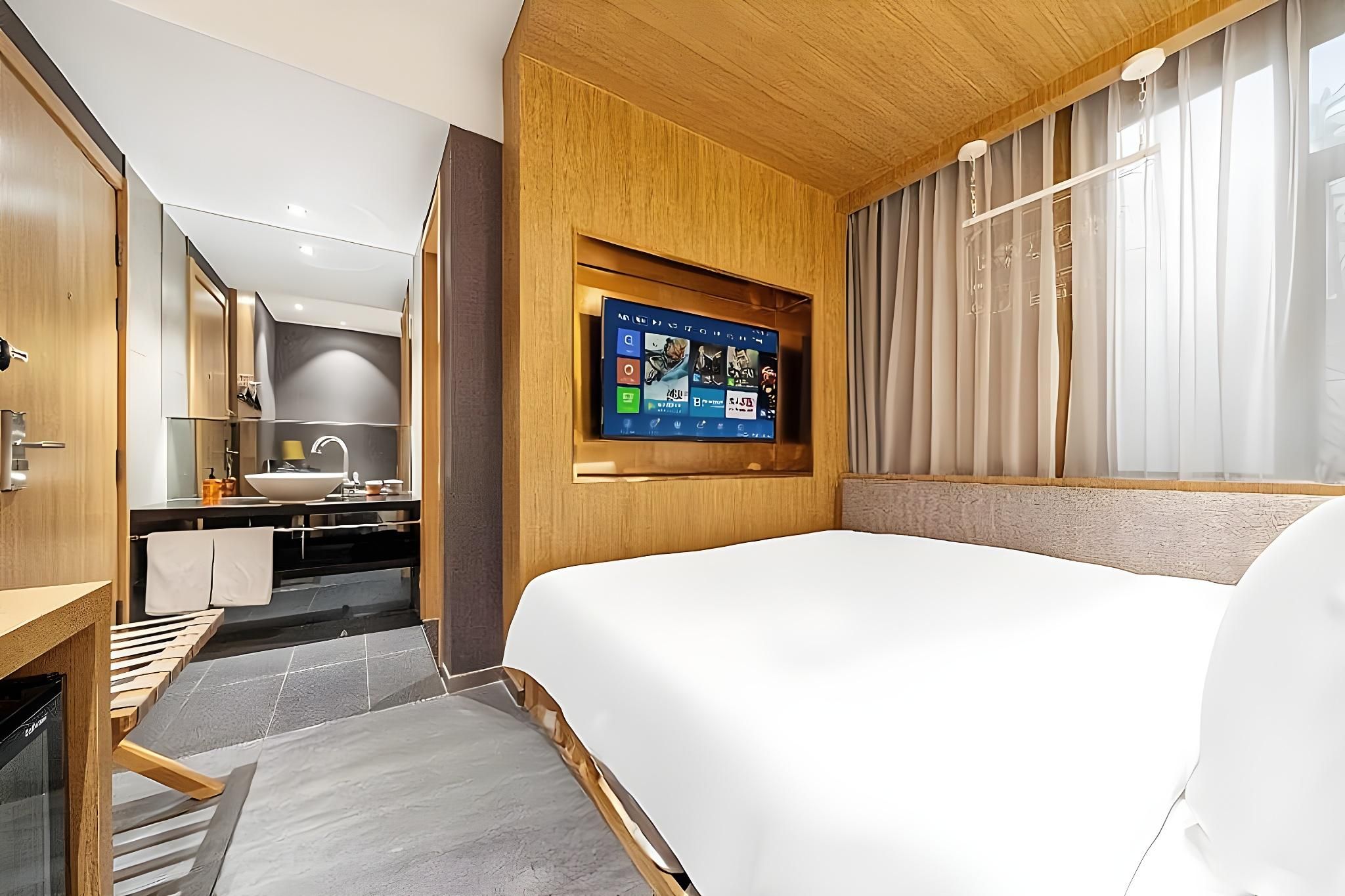 Tatami Queen Room