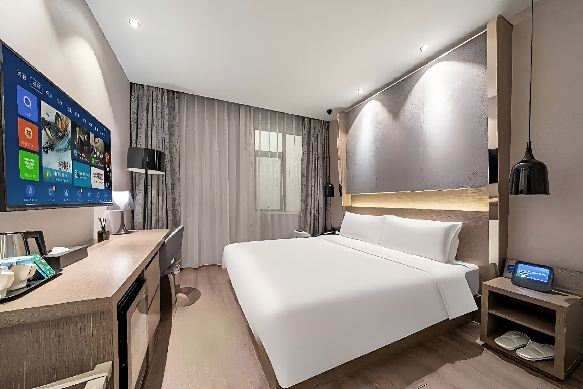 Chic Queen Room