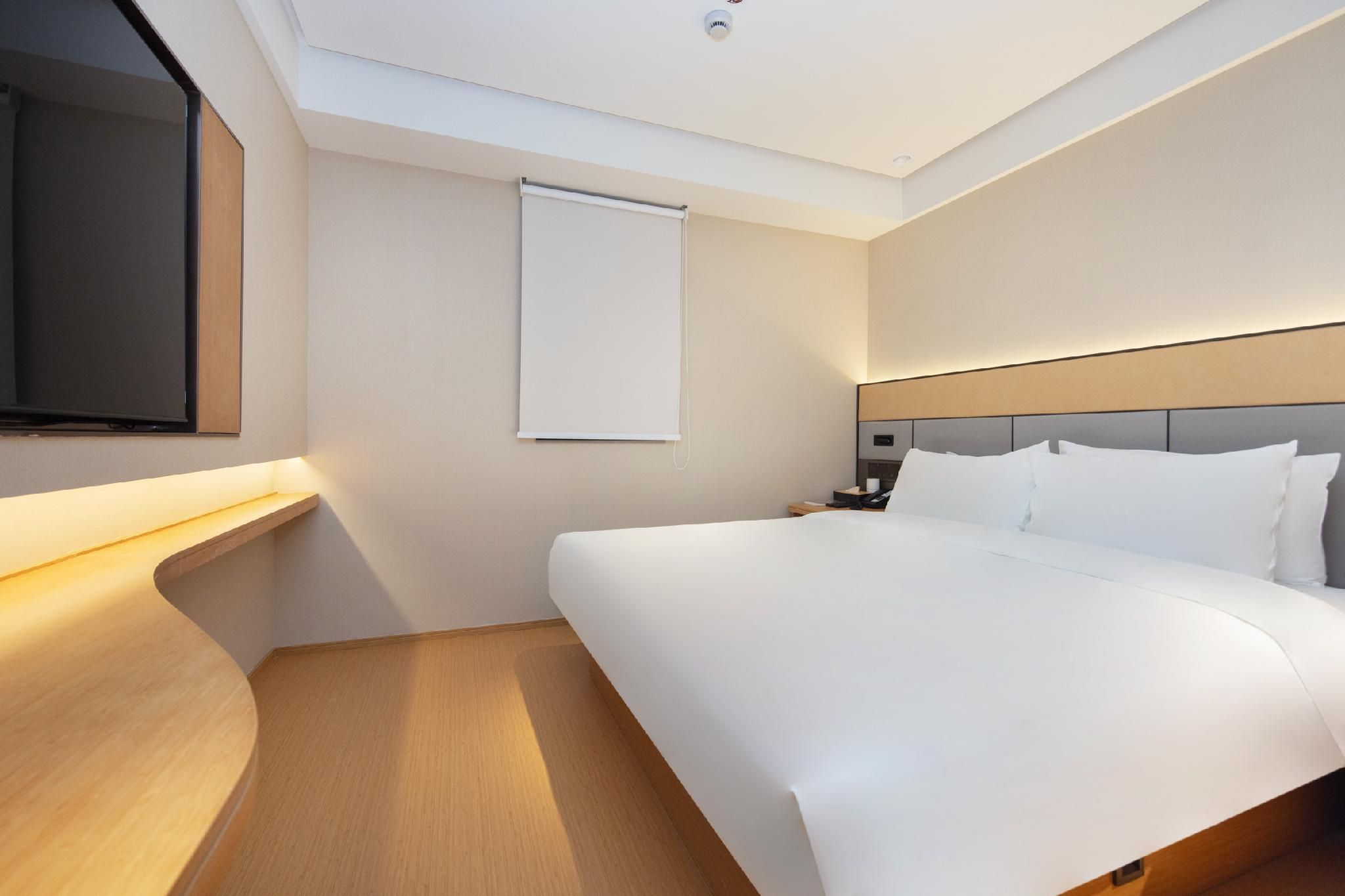 Huazhu - Room With Bed