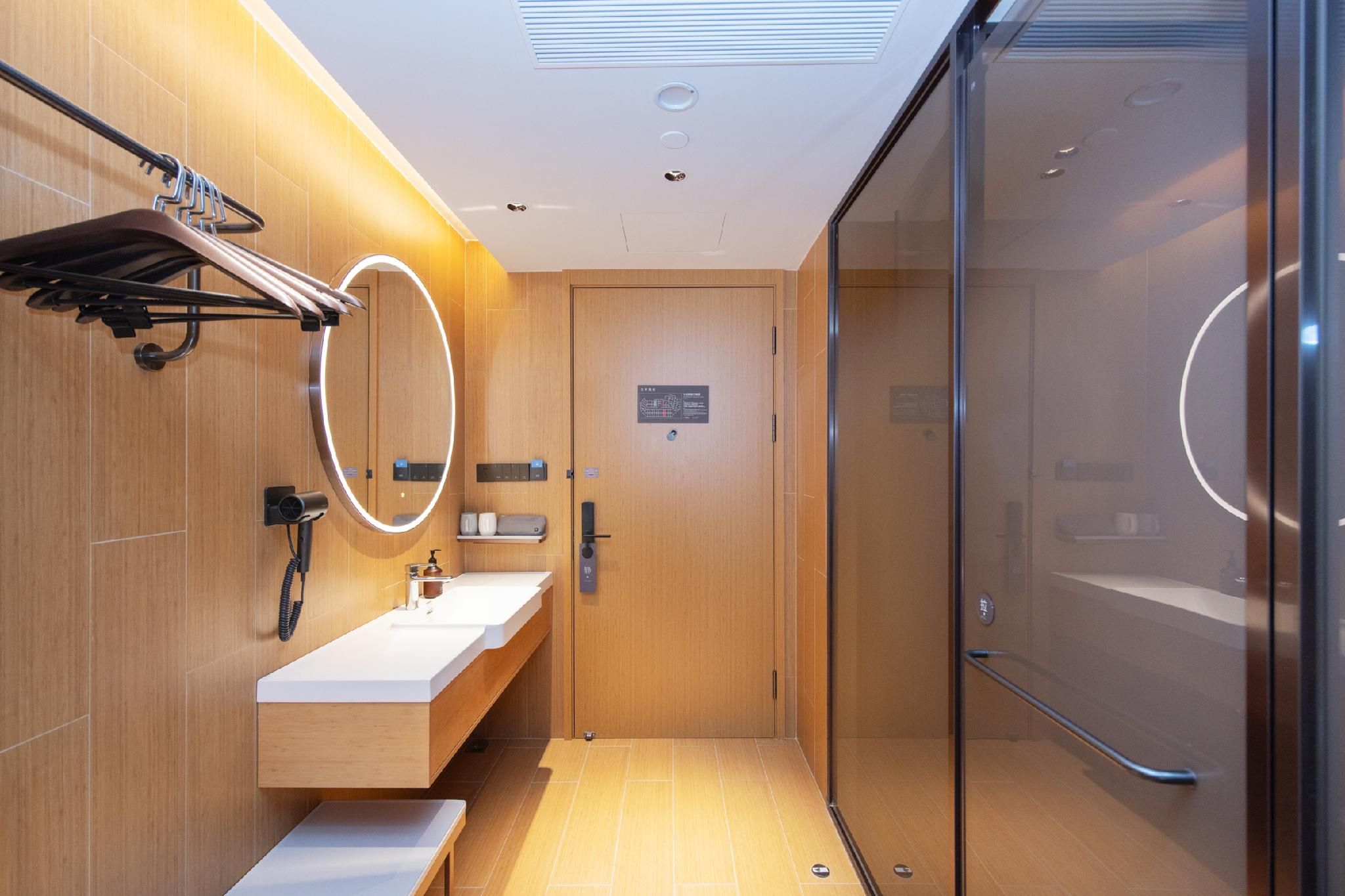 Huazhu - Superior Twin