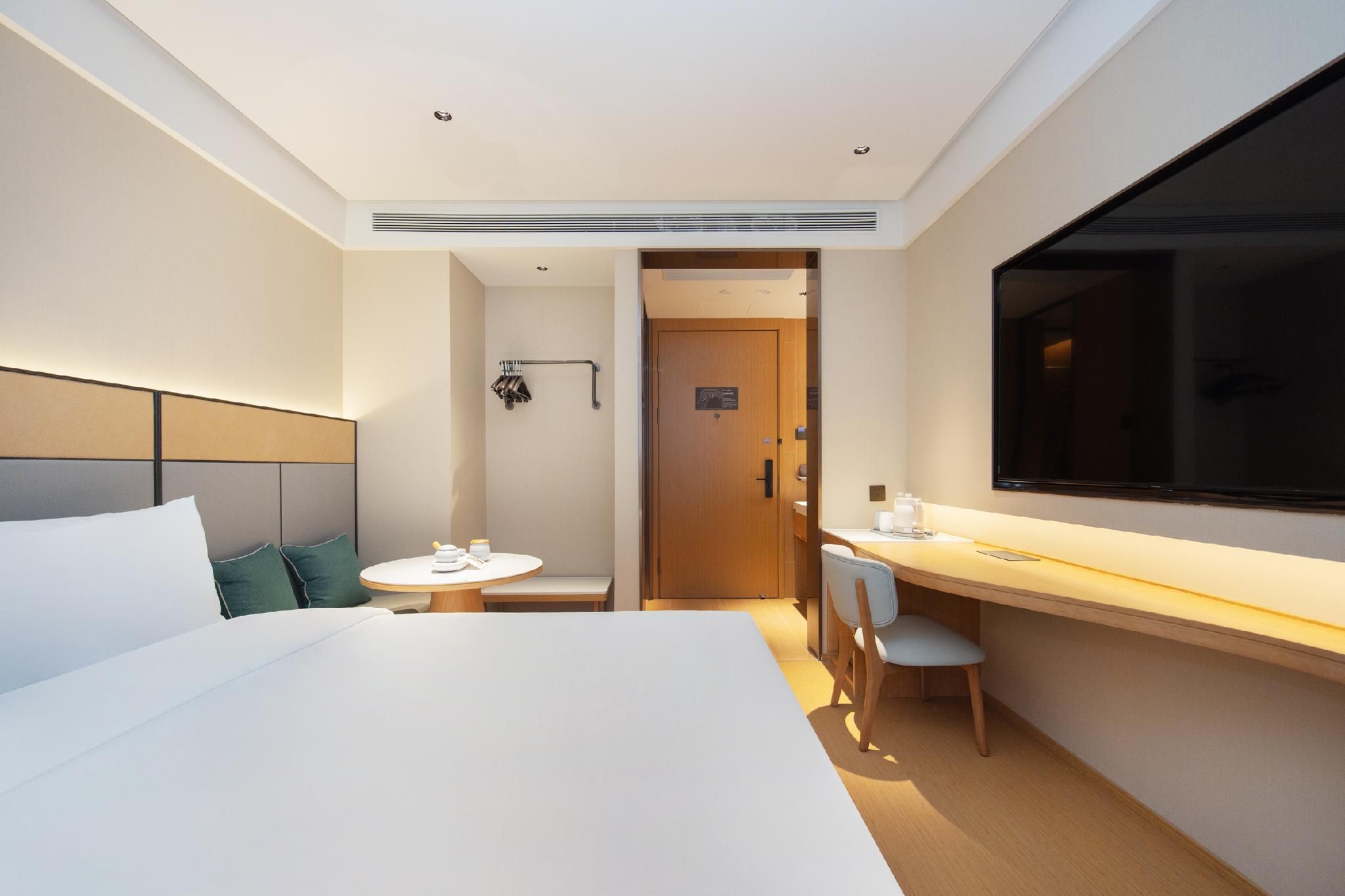 Huazhu - Room With Bed