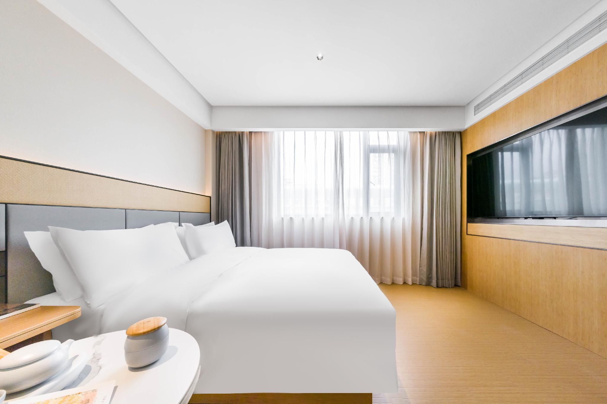 Huazhu - Room With Bed
