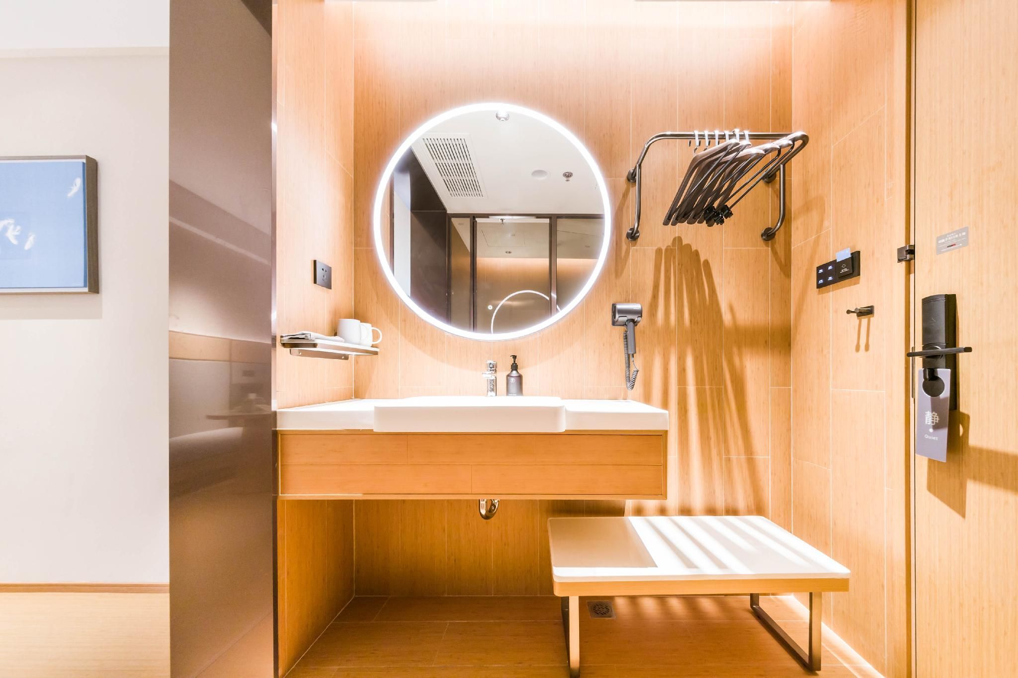 Huazhu - Superior Twin