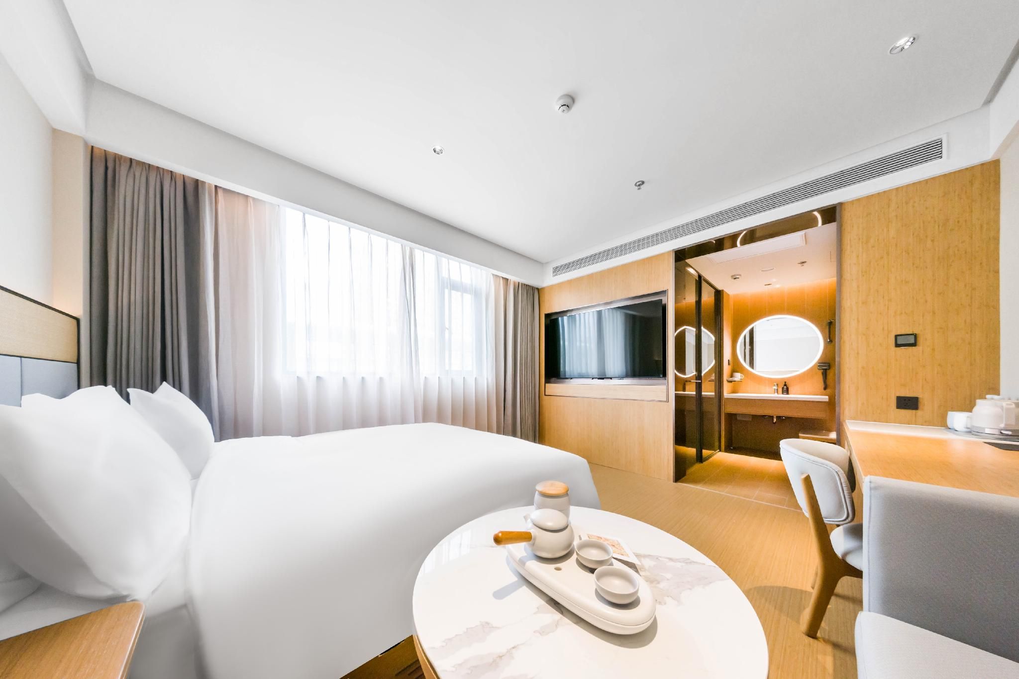Huazhu - Room With Bed
