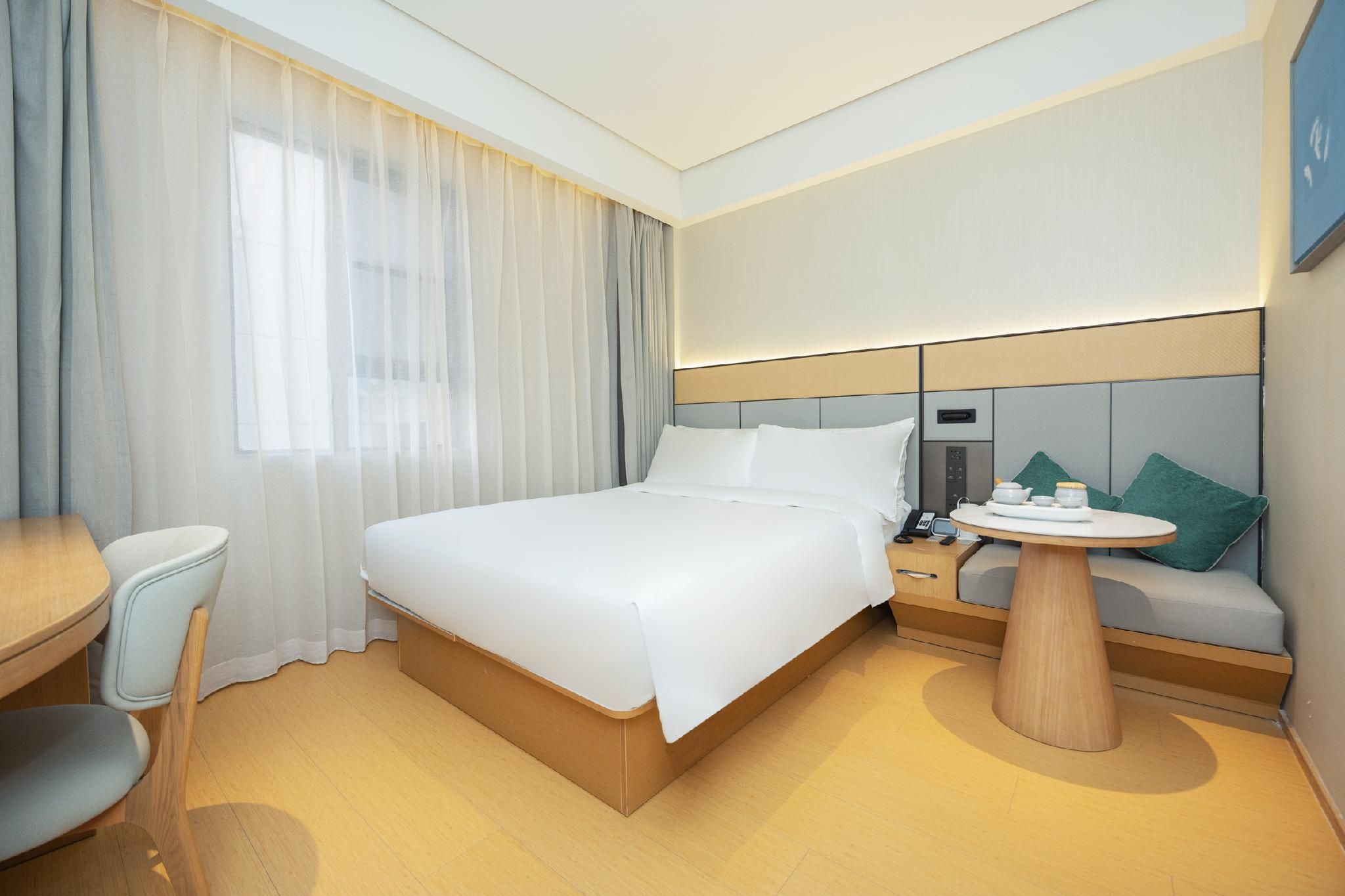 Huazhu - Room With Bed
