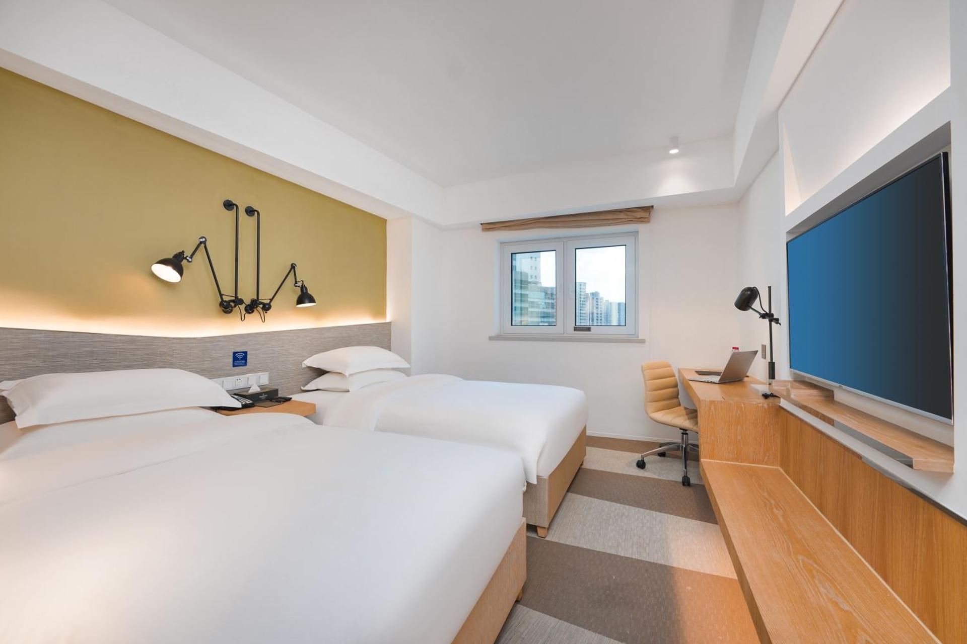 WH - Deluxe Room Twin