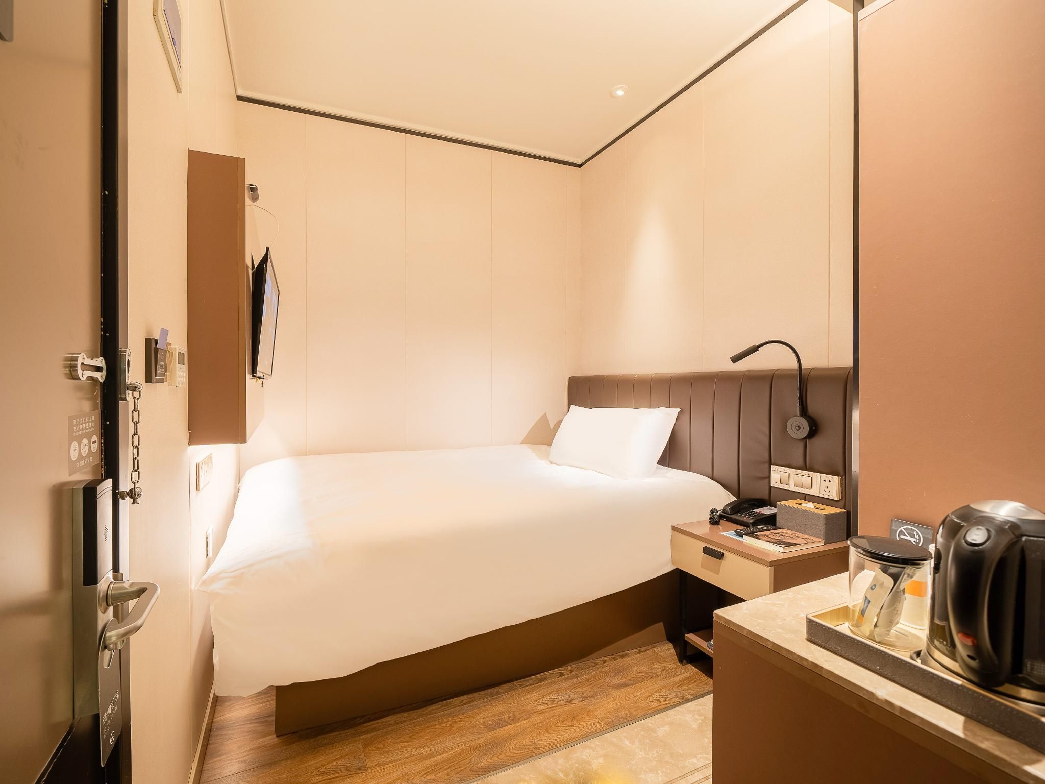 Huazhu - Room With Bed