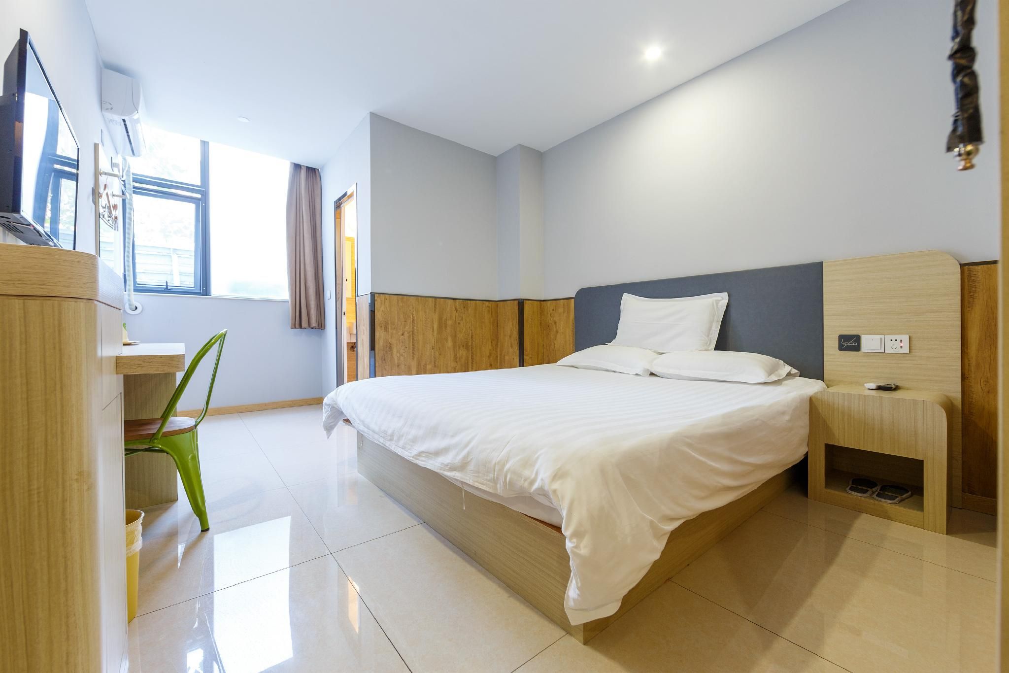 Business Queen Bed Room