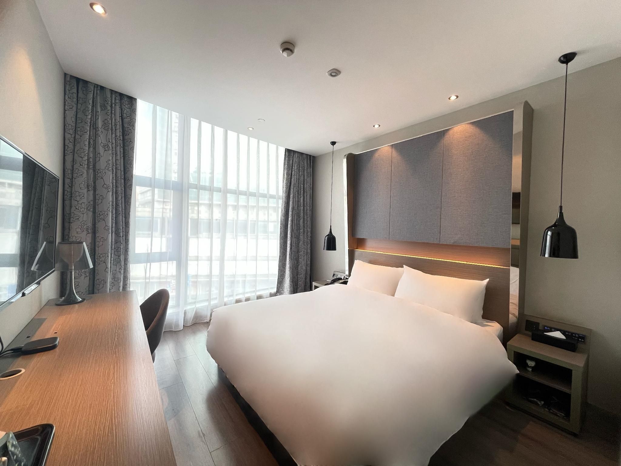 Superior Room Queen